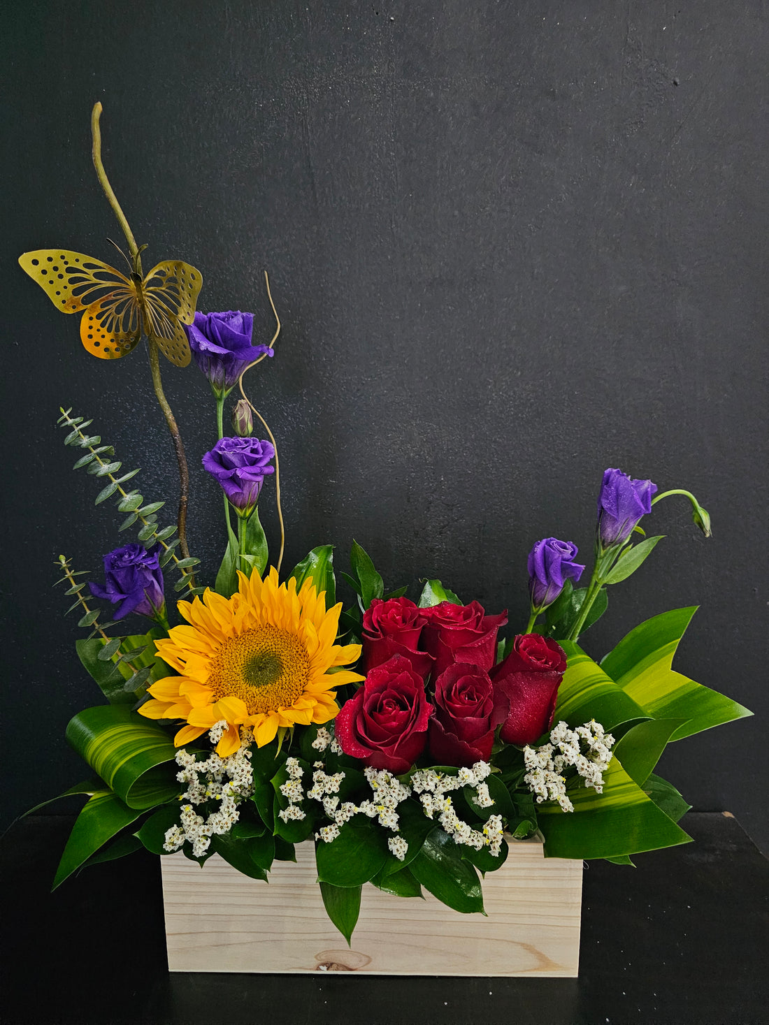 074 Delicado y Elegante Arreglo Floral