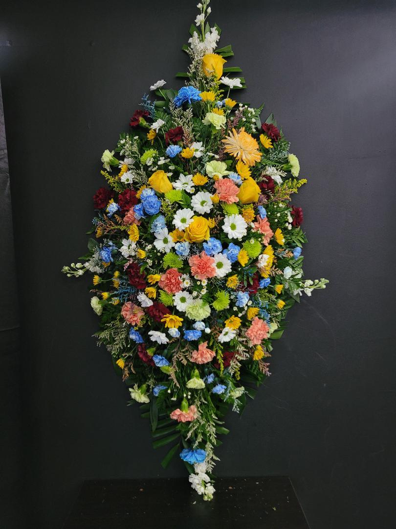 122   Corona con variedad de flores